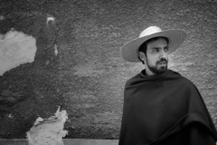 Padre com chapéu de palha | Priest with straw hat